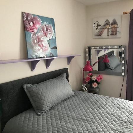The Glam Cave Apartamento Bushbury Exterior foto